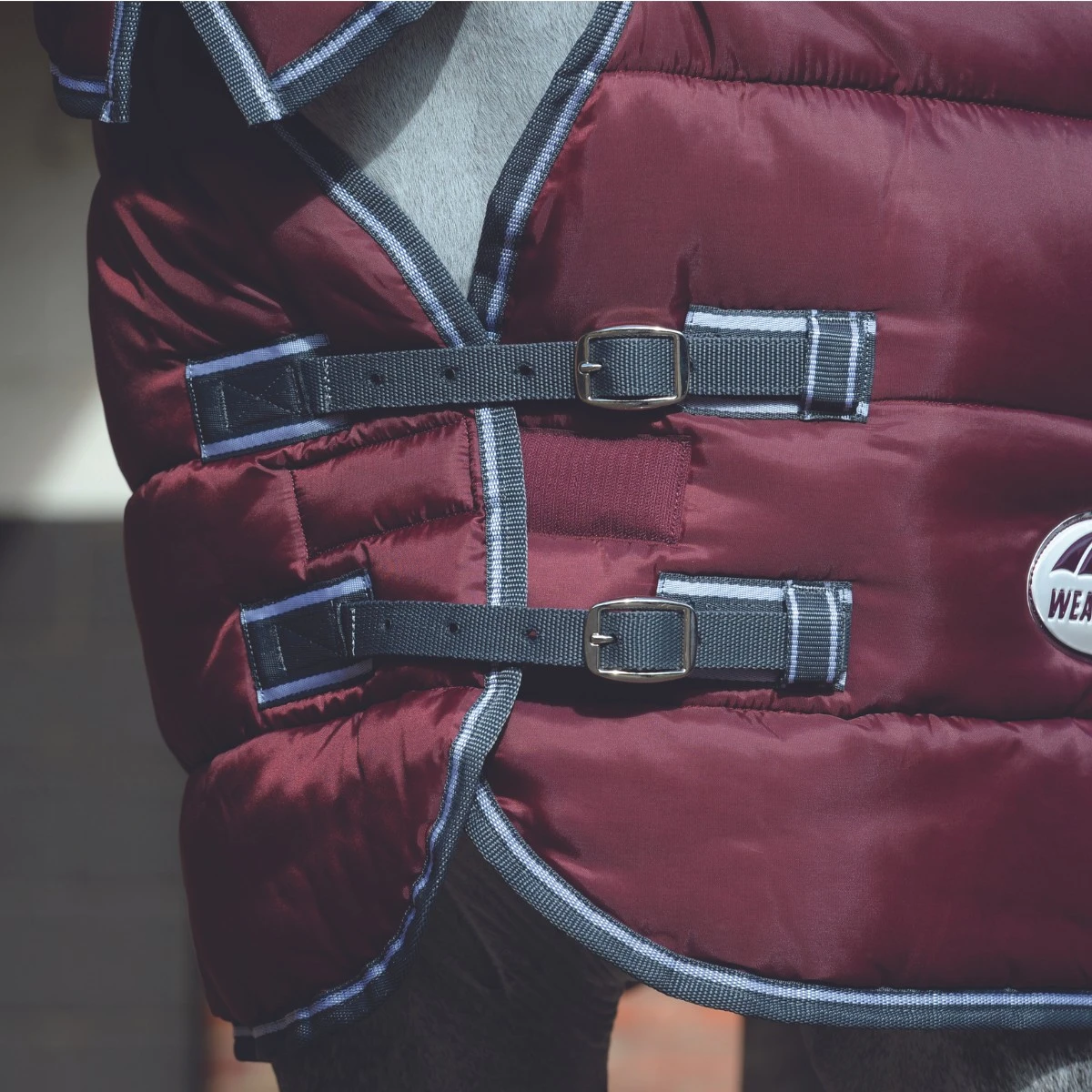 Weatherbeeta Comfitec 210D Channel Quilt Stable Rug Combo Neck 250g Medium (Maroon/Grey/White) - Image 2