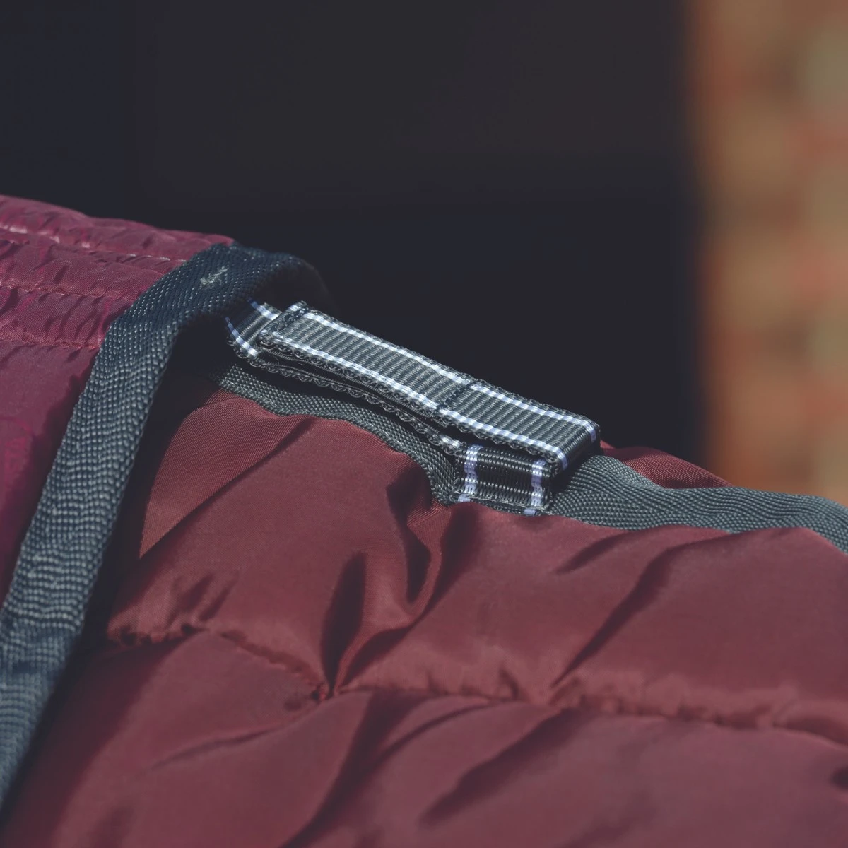 Weatherbeeta Comfitec 210D Channel Quilt Stable Rug Combo Neck 250g Medium (Maroon/Grey/White) - Image 4