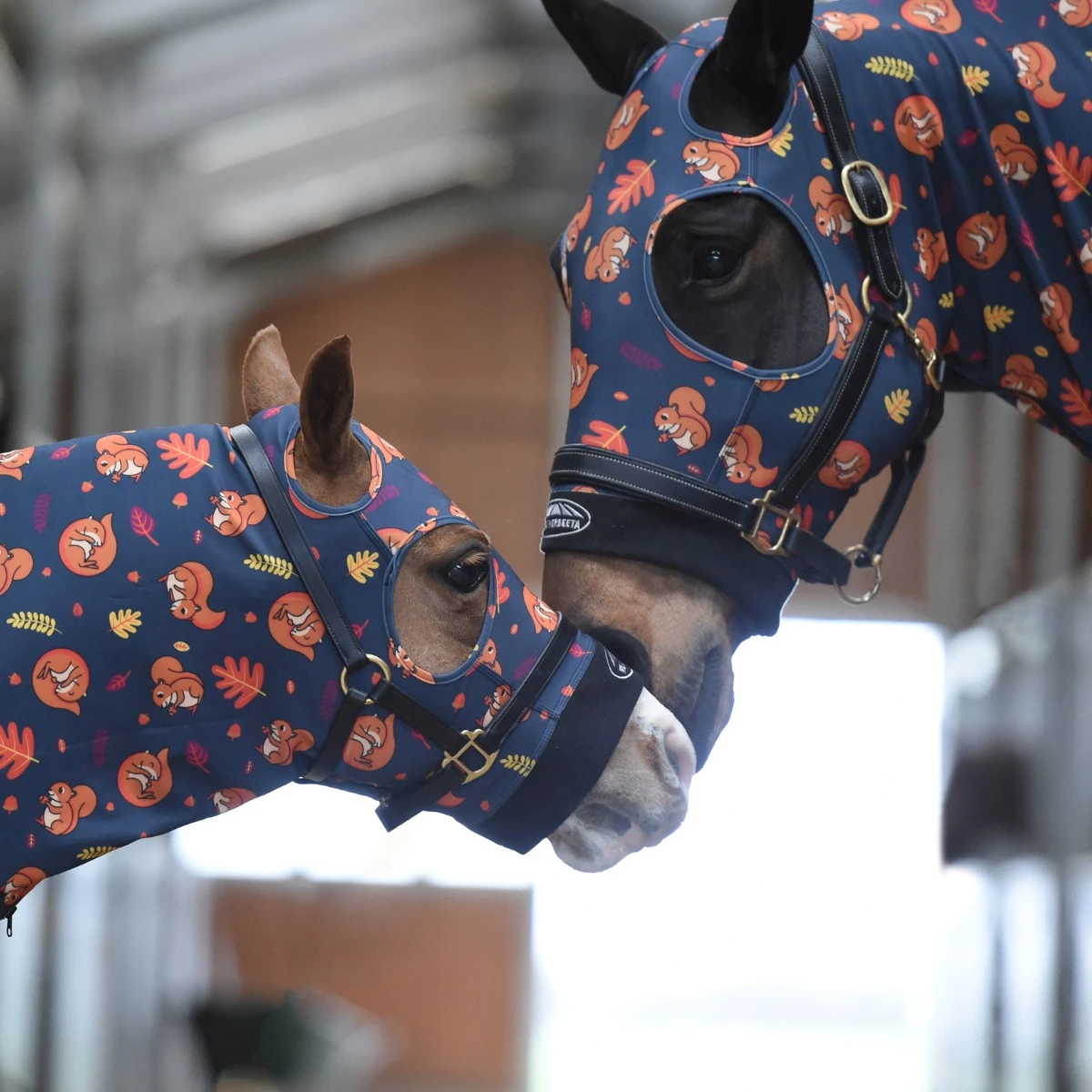 Weatherbeeta Printed Stretch Hood With Zip (Squirrel Print) - Image 4